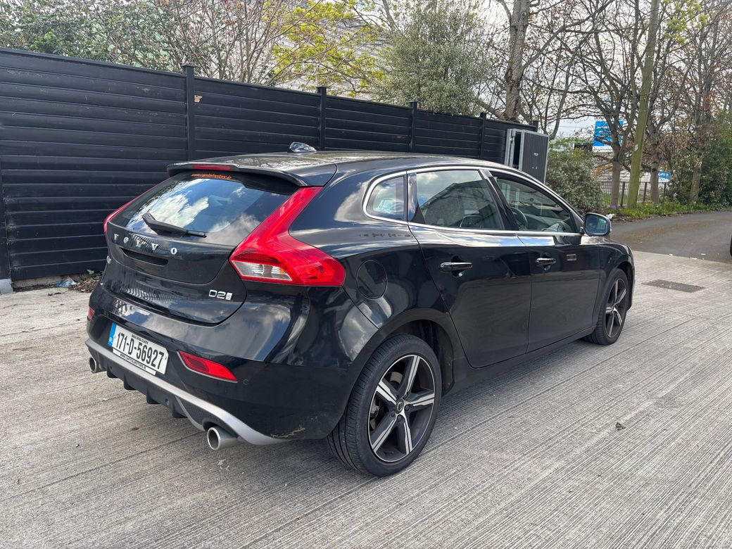 2017 Volvo V40
