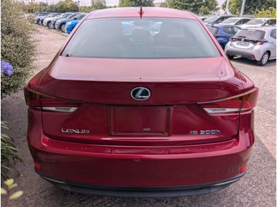 2017 Lexus IS 300h