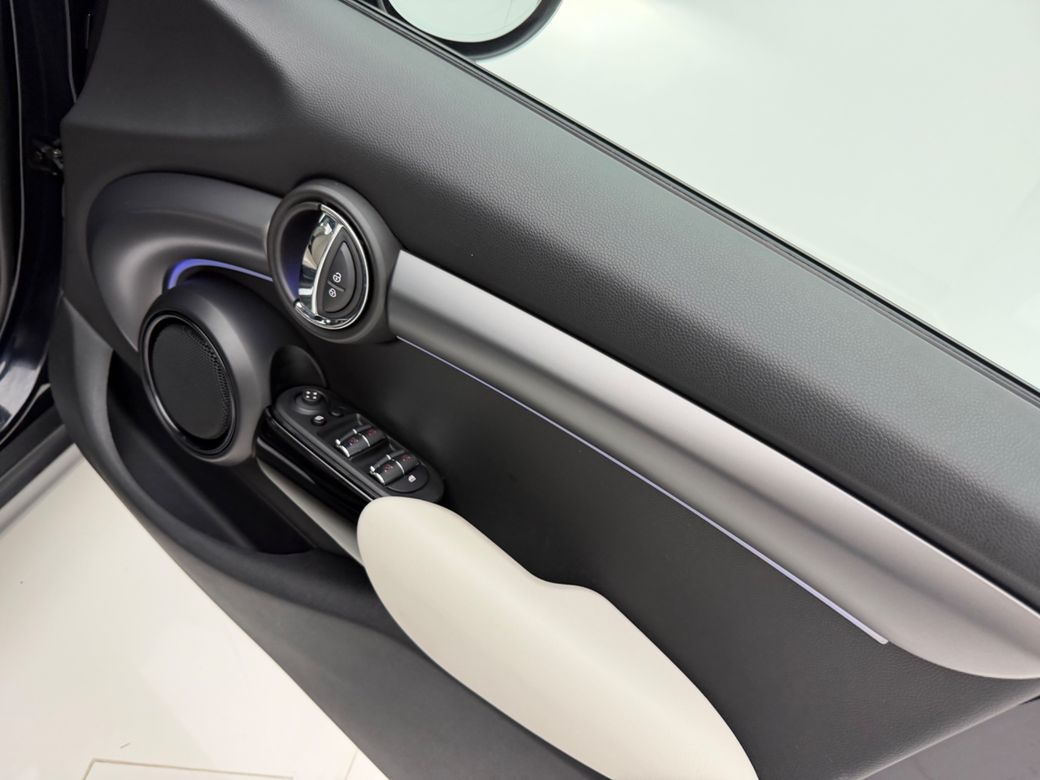 2022 Mini Hatch
