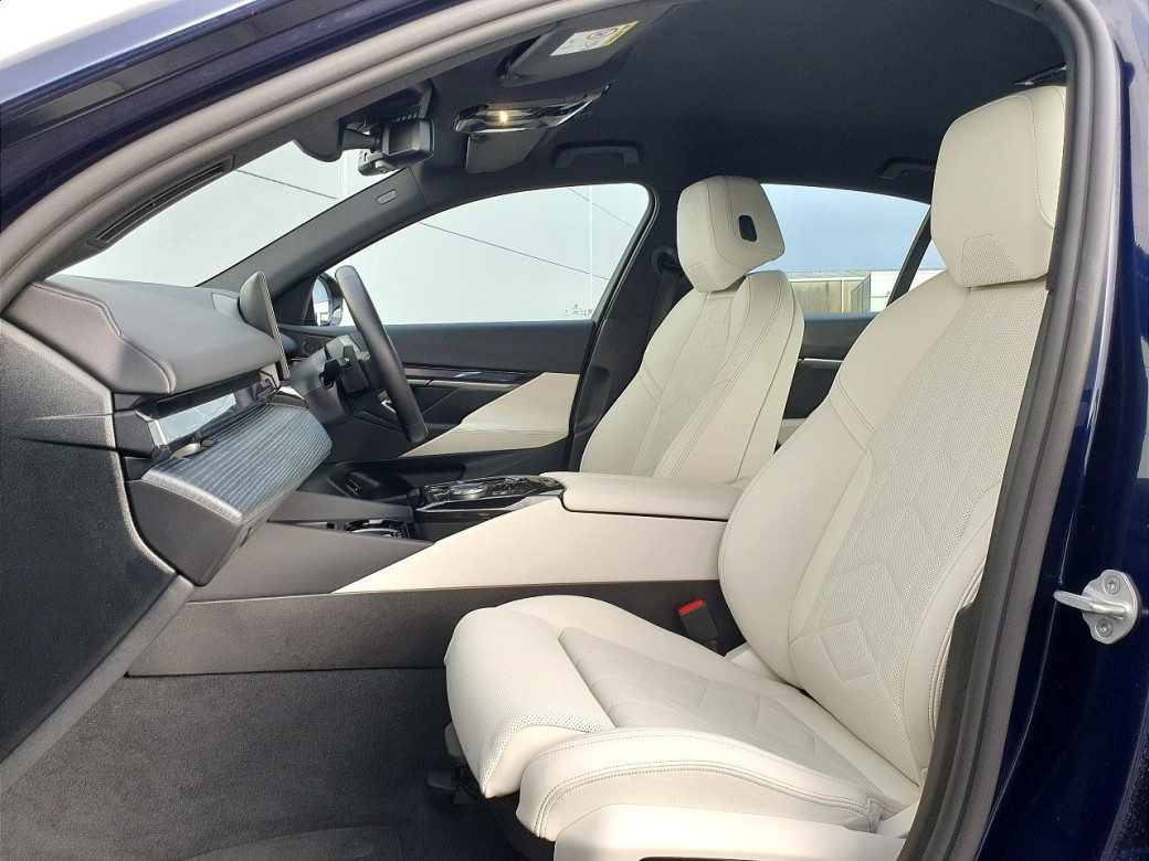 2025 BMW 530