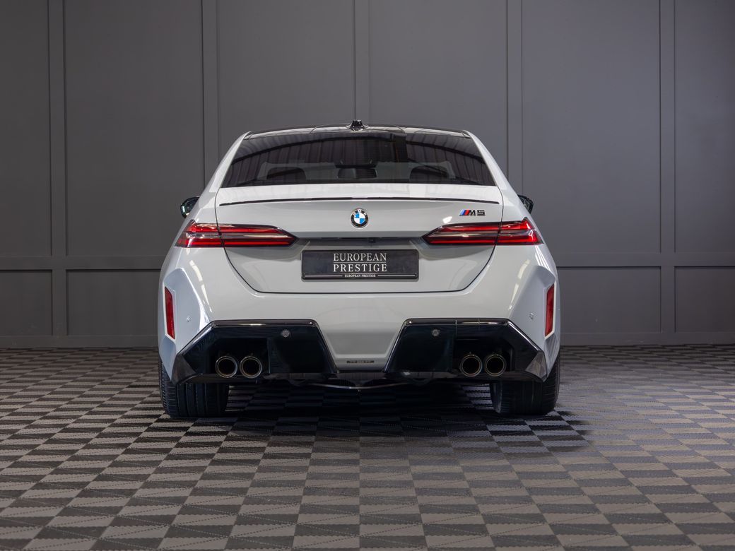 2025 BMW M5