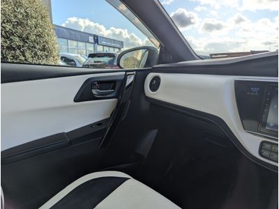 2016 Toyota Auris