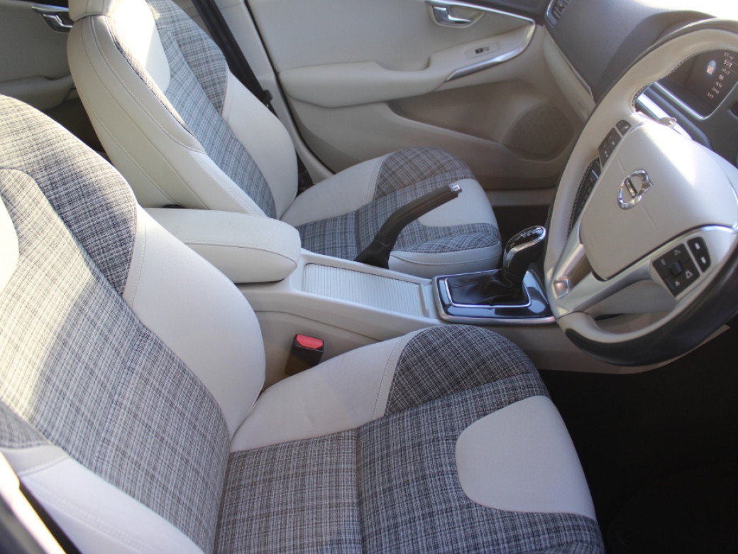 2018 Volvo V40