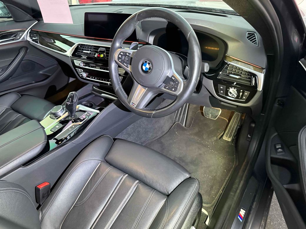 2019 BMW 523