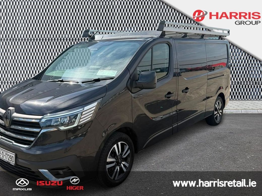 2024 Black Renault Trafic