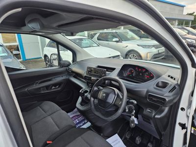 2021 Peugeot Partner
