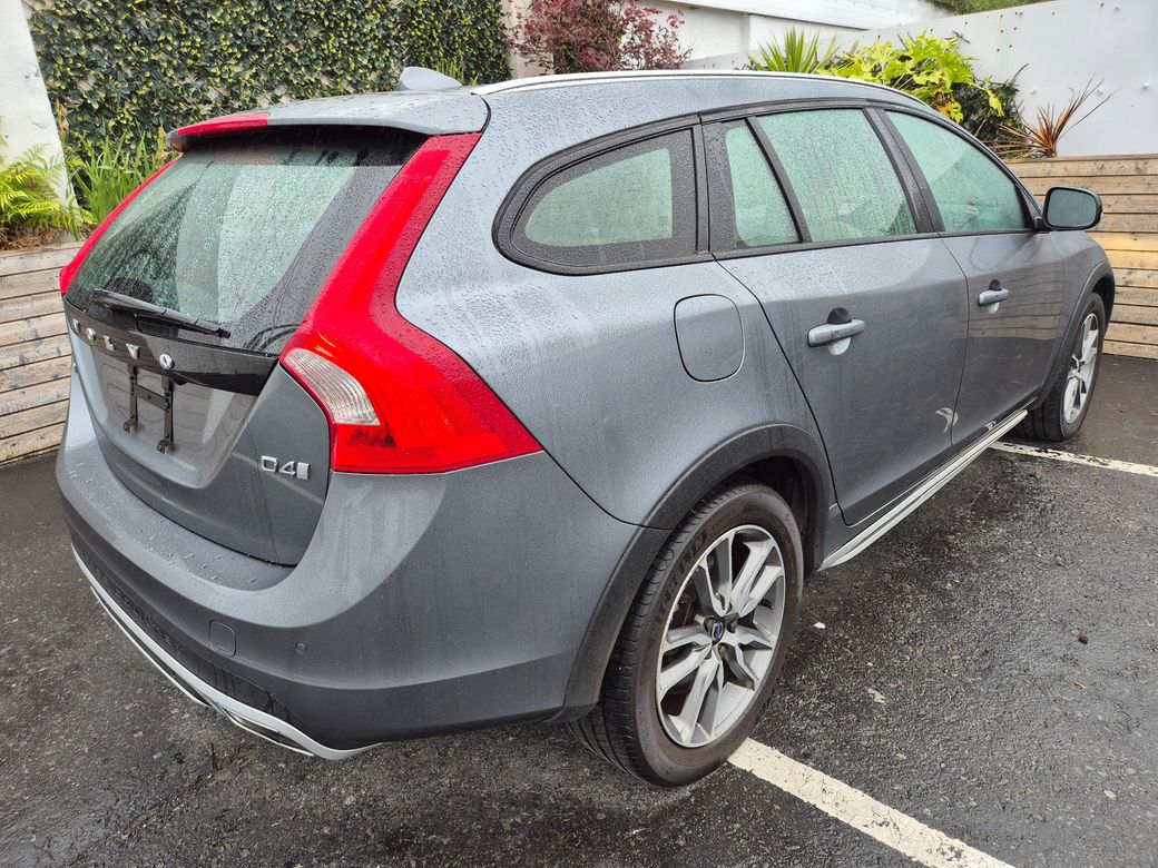 2017 Volvo V60 Cross Country