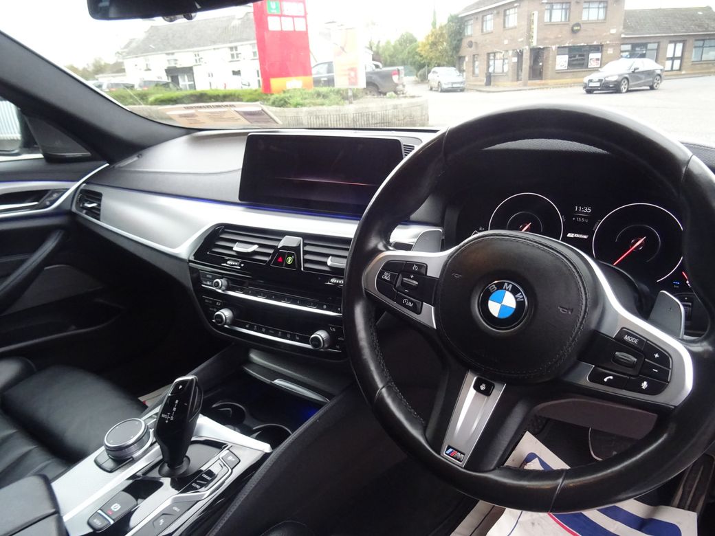 2019 BMW 530