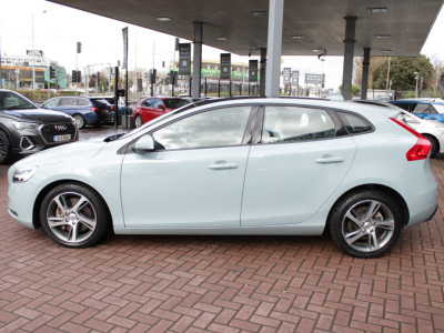 2017 Volvo V40