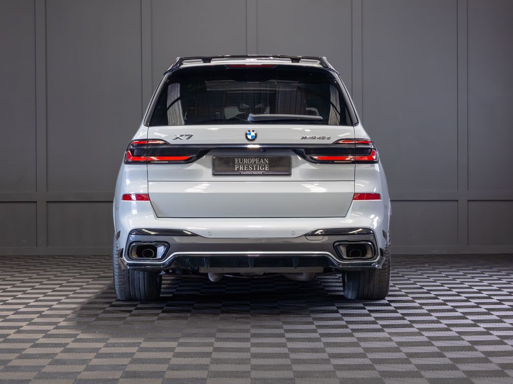 2023 BMW X7