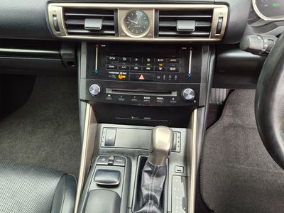 2014 Lexus IS 300h