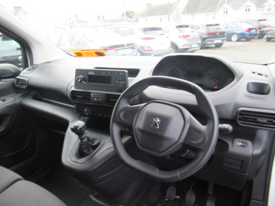 2022 Peugeot Partner