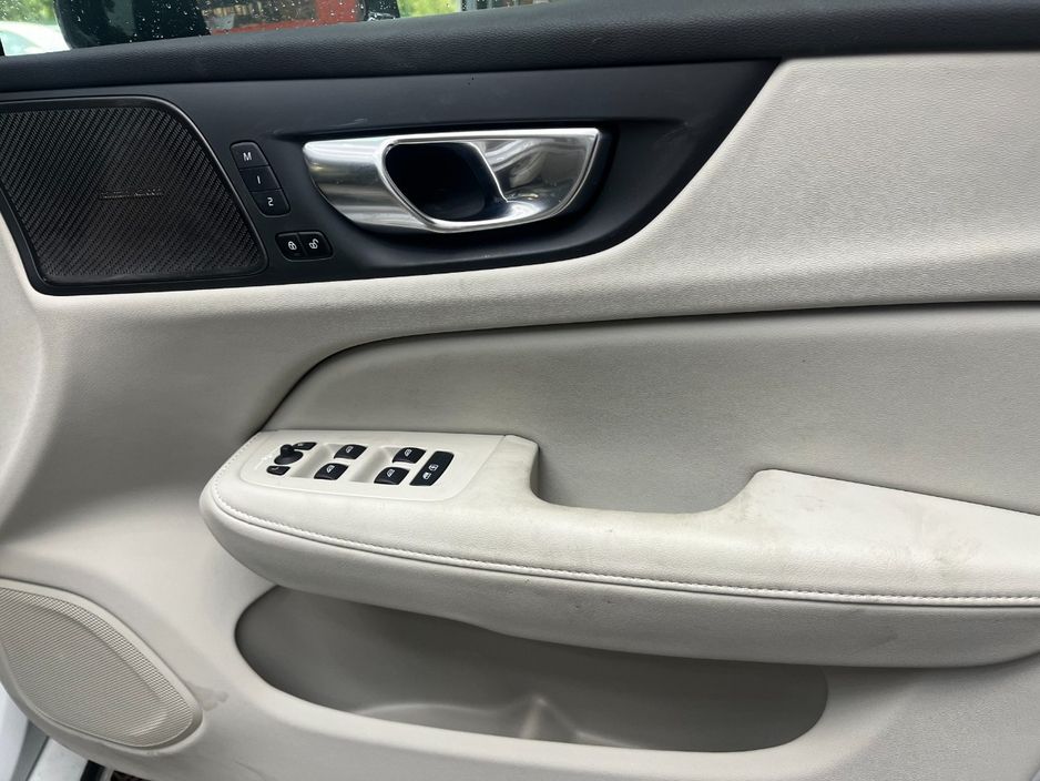 2025 Volvo V60