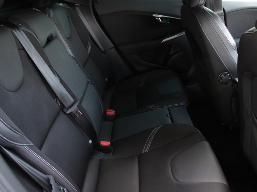 2019 Volvo V40