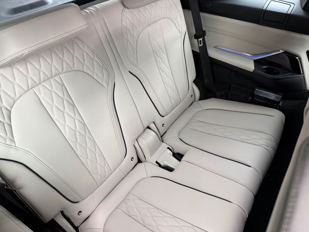 2026 BMW X7