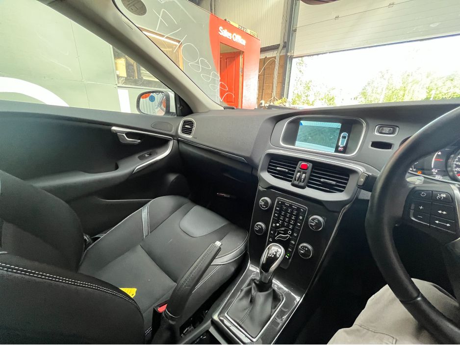 2017 Volvo V40
