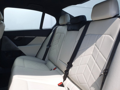 2025 BMW 530