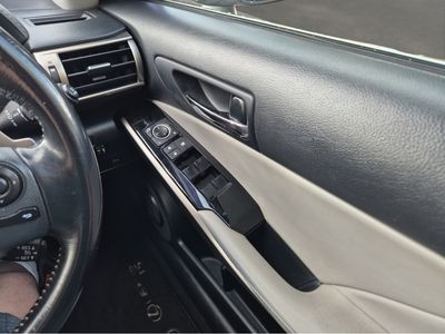2015 Lexus IS 300h