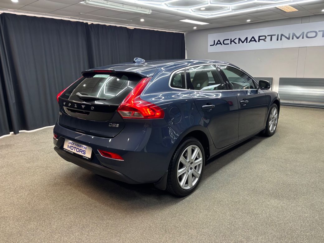 2017 Volvo V40