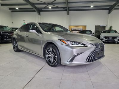 2023 Lexus ES 300h
