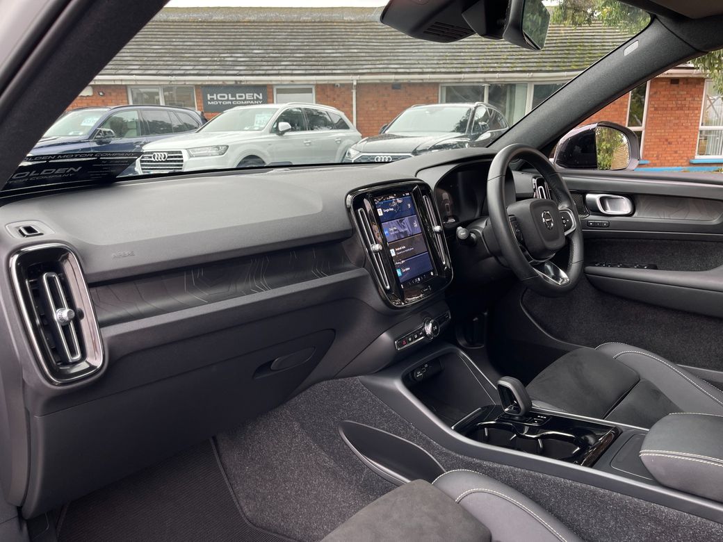 2022 Volvo XC40