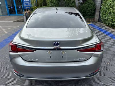 2021 Lexus ES 300h