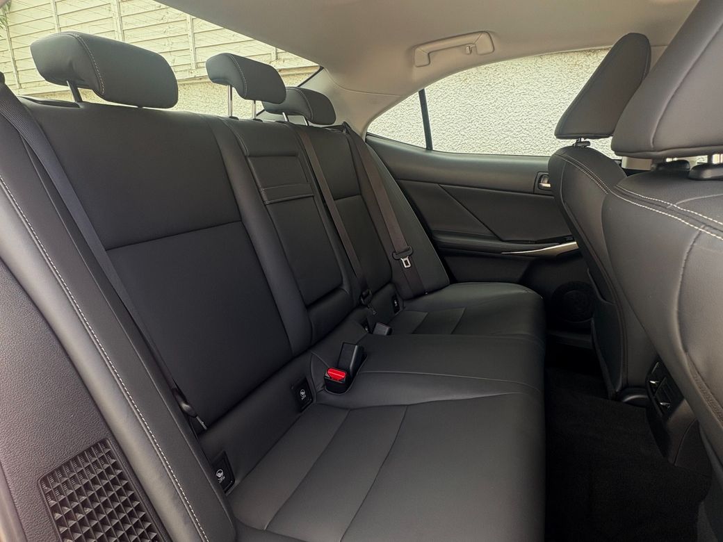 2020 Lexus IS 300h