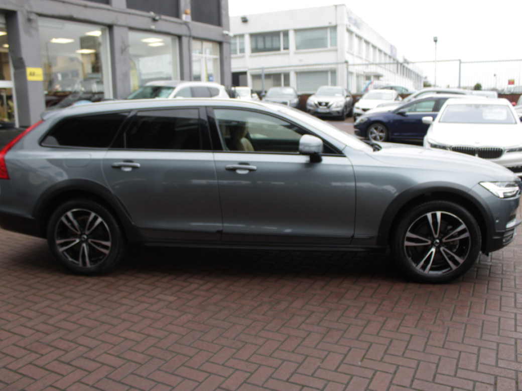 2021 Volvo V90 Cross Country