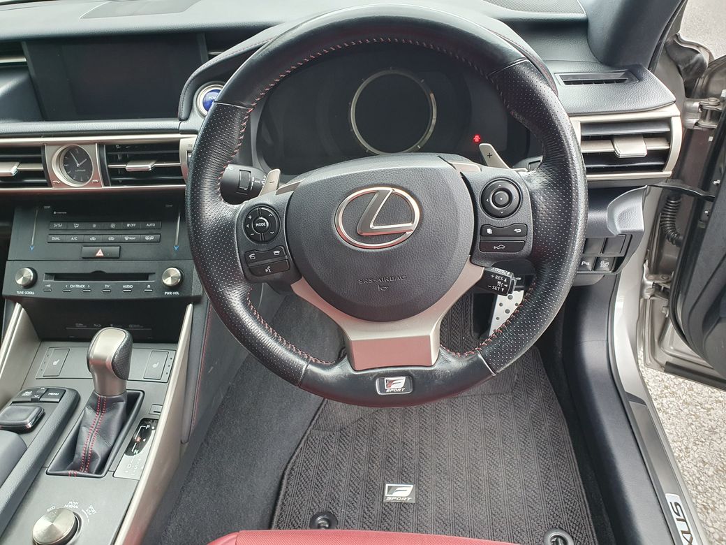 2016 Lexus IS 300h