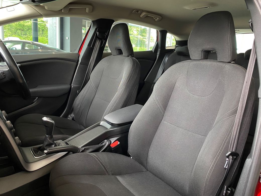 2015 Volvo V40