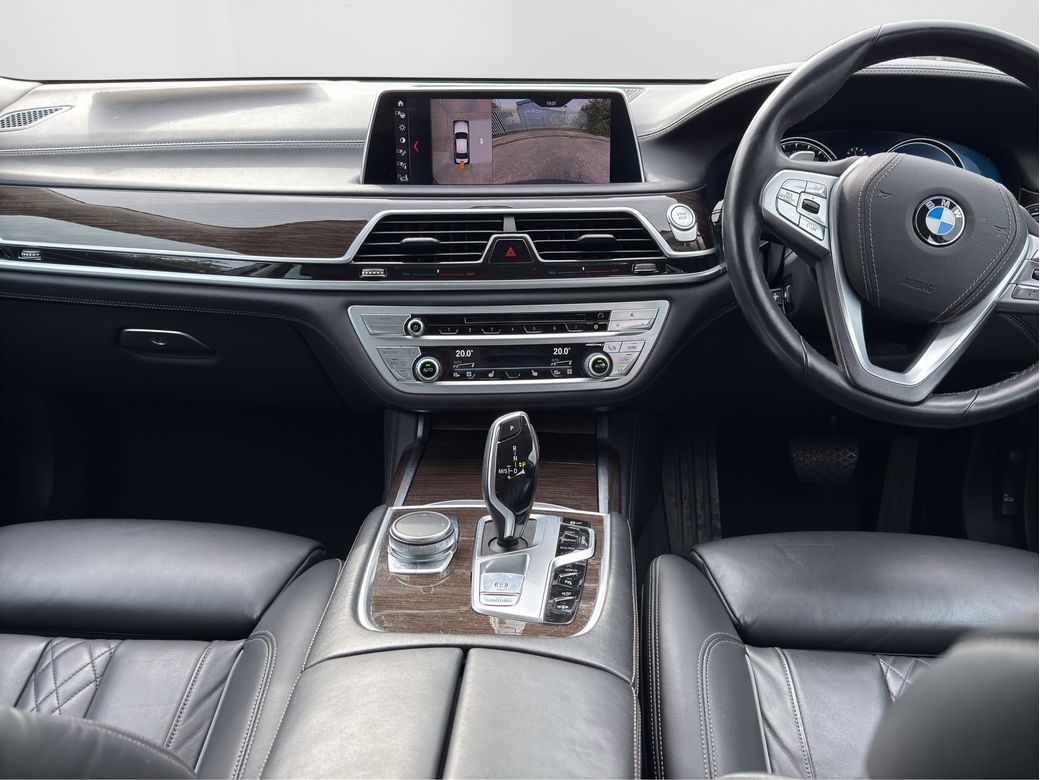 2019 BMW 740