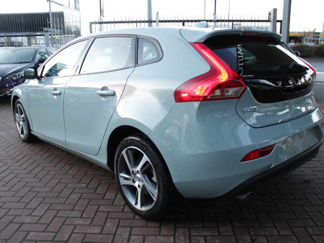 2017 Volvo V40