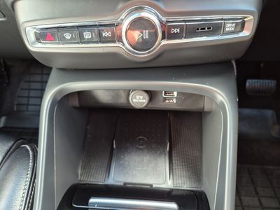 2022 Volvo XC40