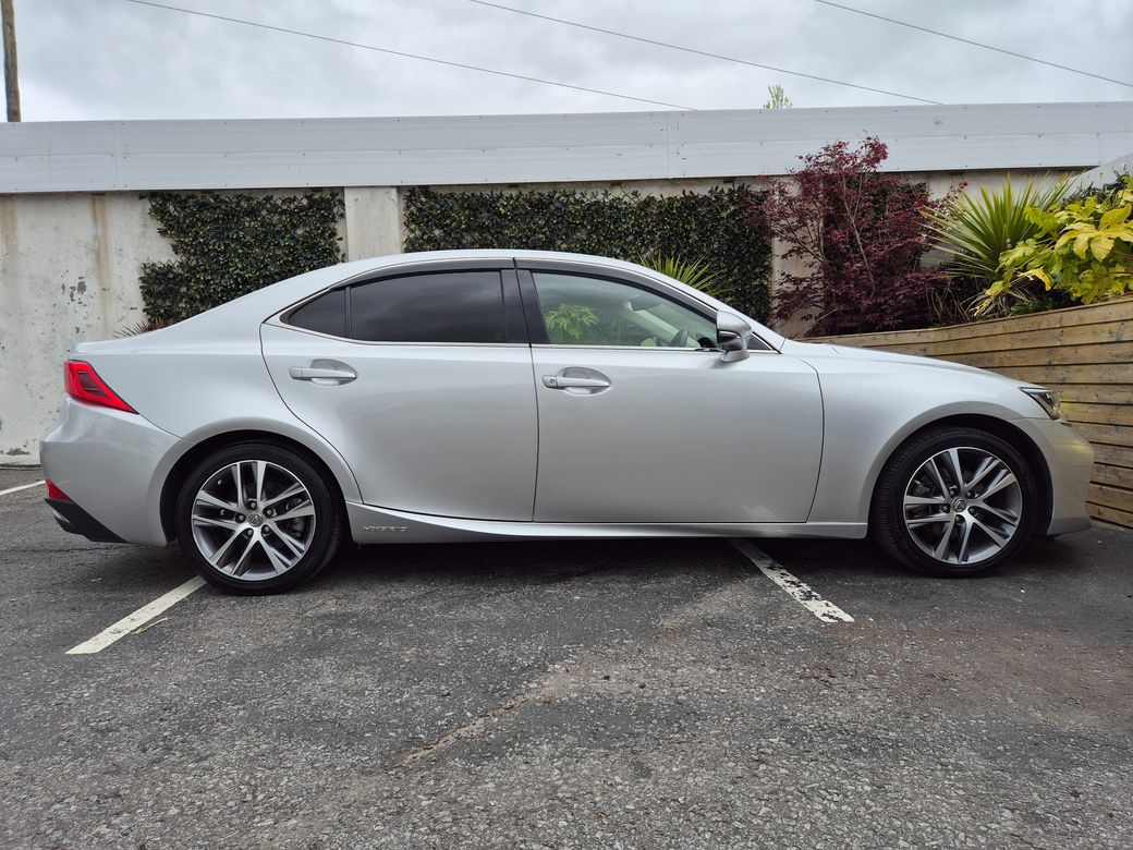 2020 Lexus IS 300h