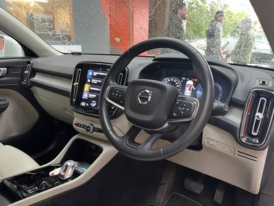 2022 Volvo XC40