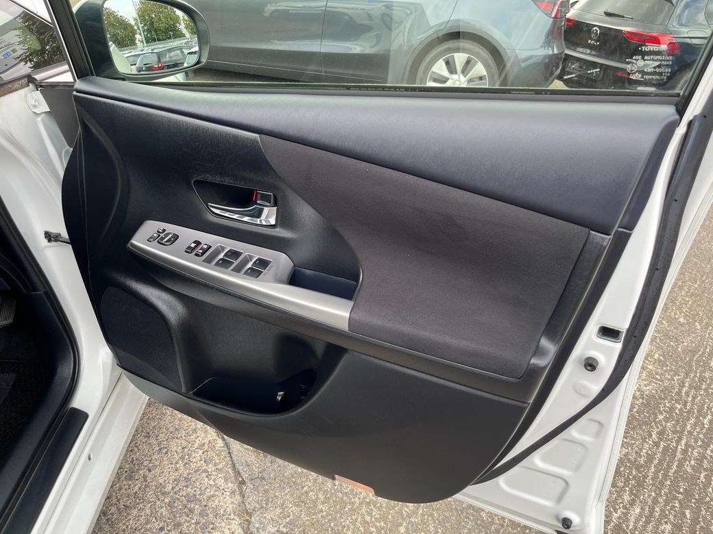 2019 Toyota Prius Alpha