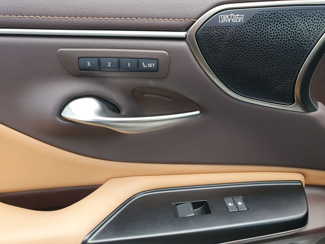 2020 Lexus ES 300h
