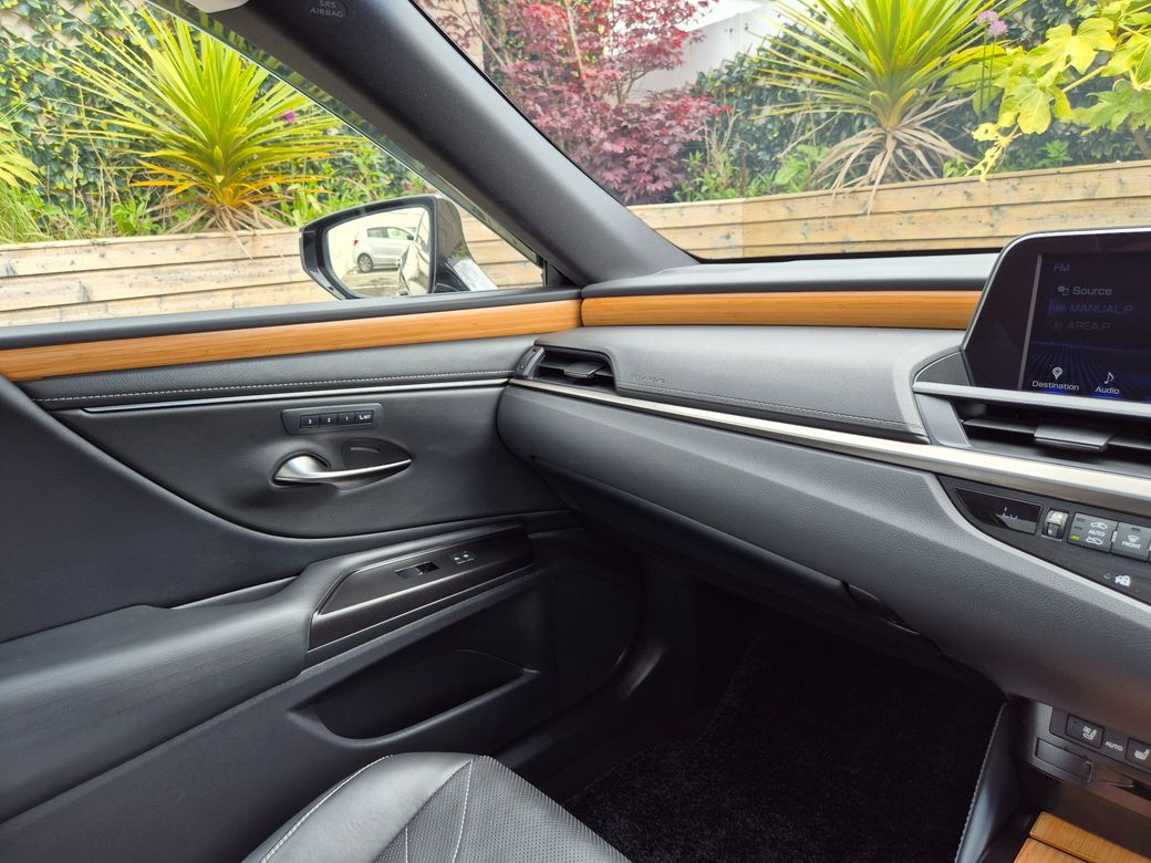 2020 Lexus ES 300h