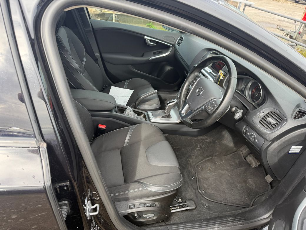 2017 Volvo V40