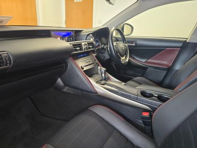 2019 Lexus IS 300h