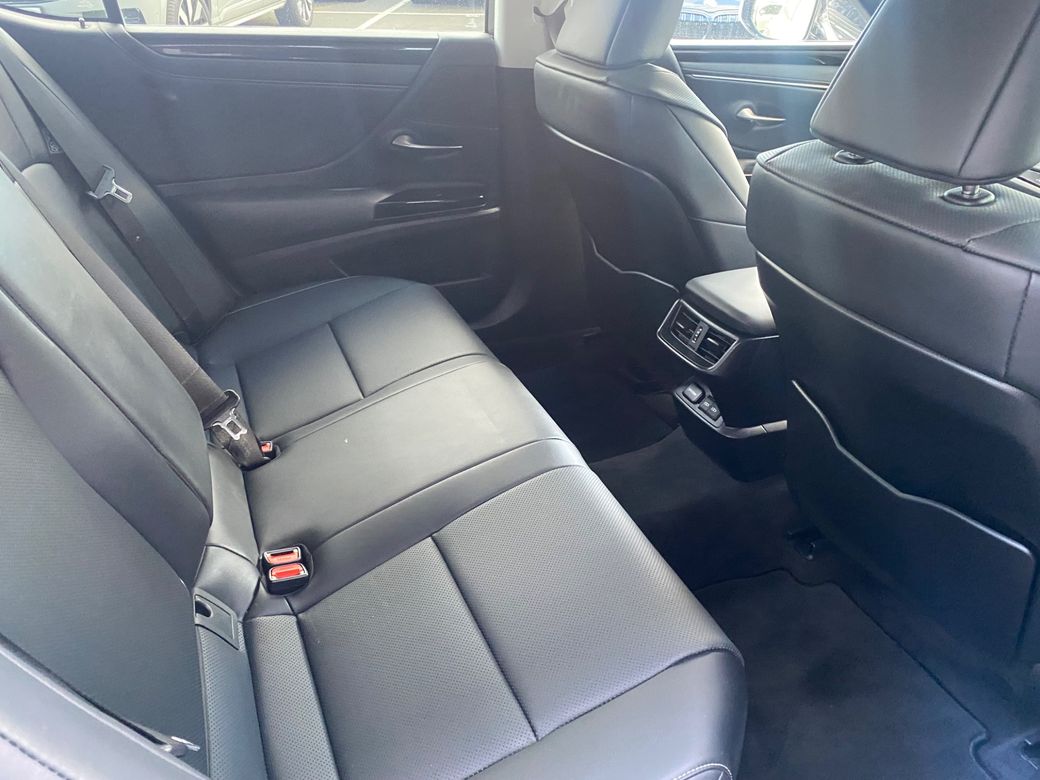 2023 Lexus ES 300h