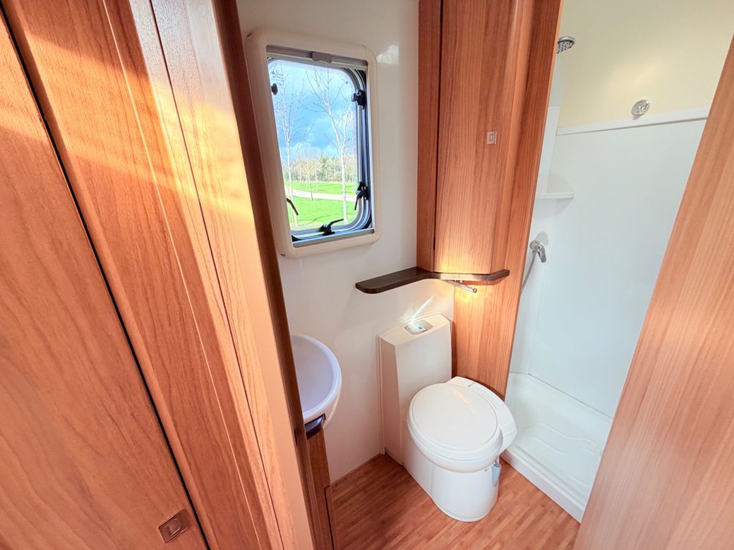 2014 BAILEY  APPROCH 745 LOW PROFILE MANUAL