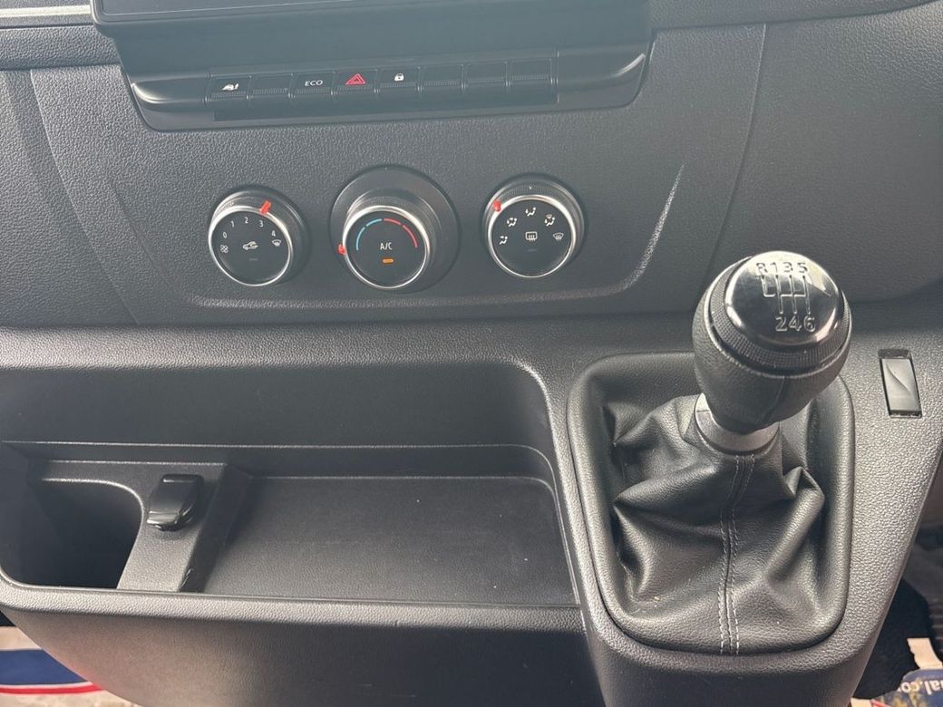 2022 Renault Master