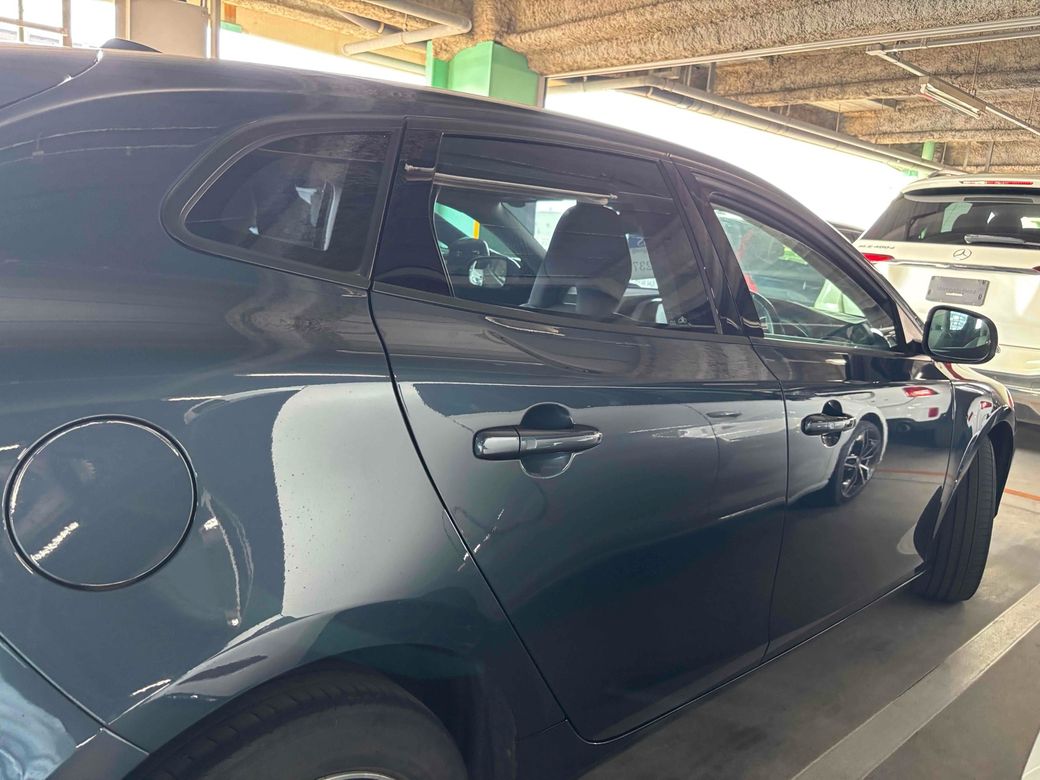 2020 Volvo V40
