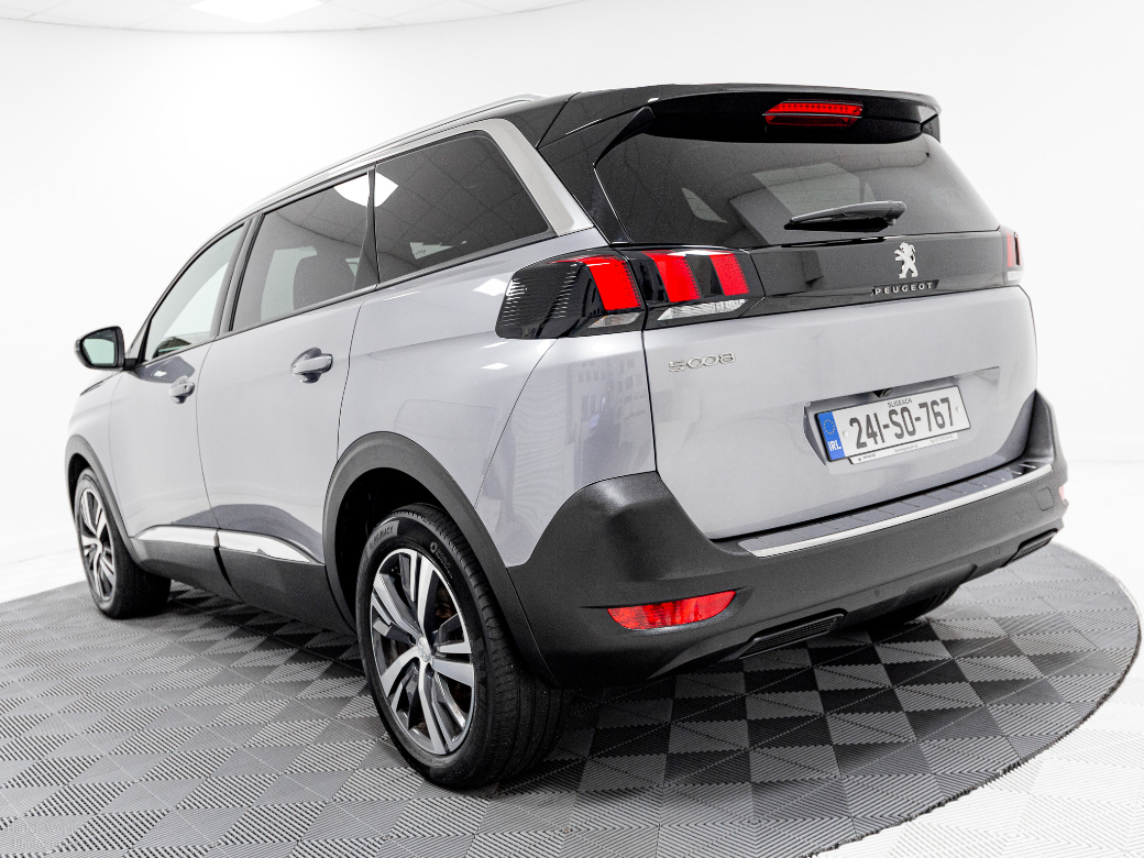 2024 Peugeot 5008