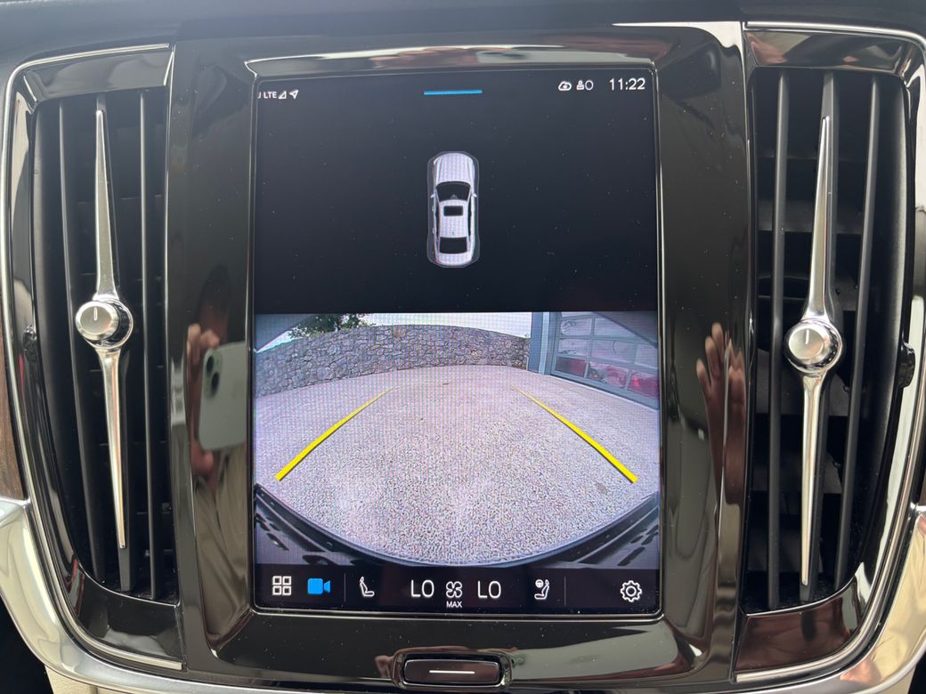 2022 Volvo S90