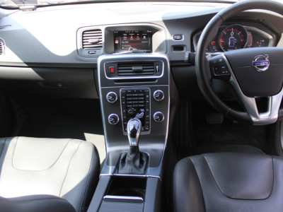 2016 Volvo V60 Cross Country