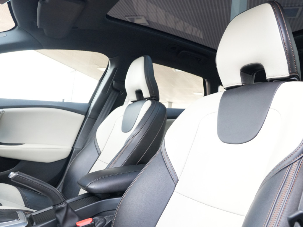 2018 Volvo V40 Cross Country