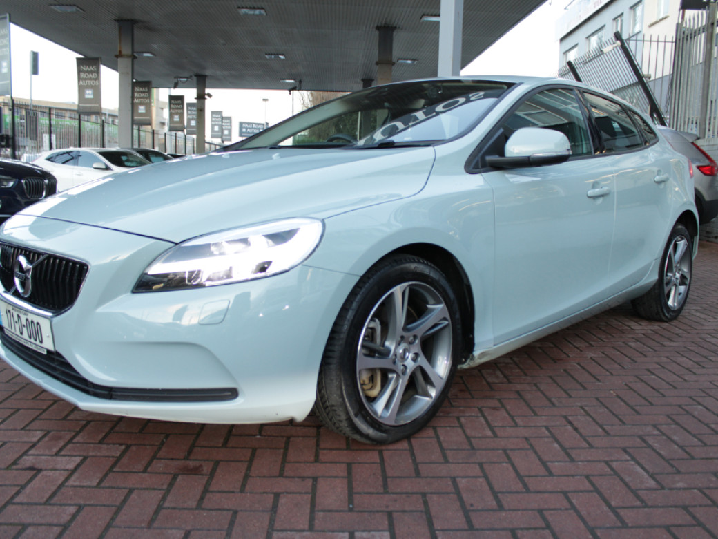 2017 Volvo V40