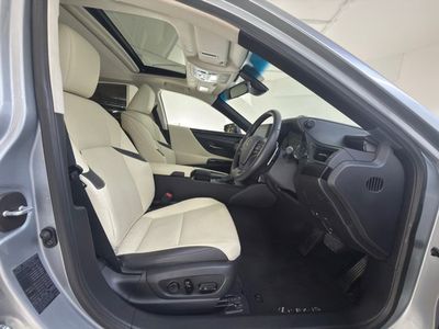 2022 Lexus ES 300h